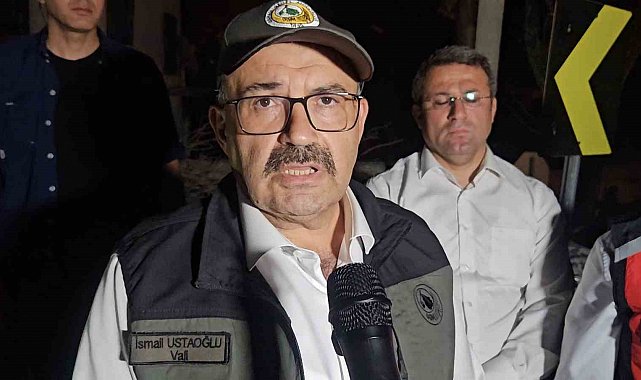 Balıkesir Valisi Ustaoğlu yangın bölgesinde: "Yangınla mücadelemiz devam ediyor, can kaybımız yok"