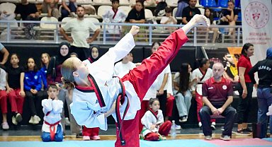 Balıkesır'de 15 Temmuz ruhu ile taekwondo poomsae heyecanı başladı