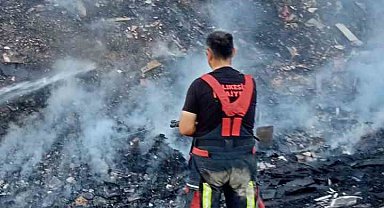 Balıkesir'de ot ve çöp yangını mahalleyi tehdit etti