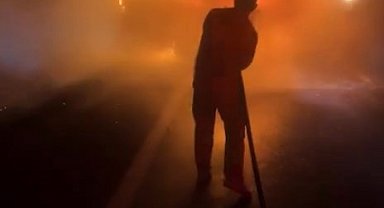 Balıkesir'deki yangına desteğe giden Bolu ekibi, Bursa'da alev alan kamyoneti söndürdü
