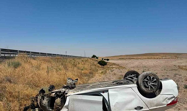 Bariyerlere çarpan otomobil takla attı: 5 yaralı