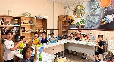 Başiskele'de miniklerin yaz tatili bilim ve teknolojiyle dolu geçiyor