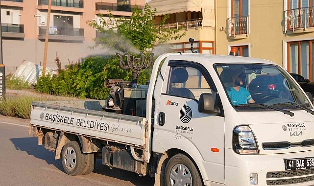 Başiskele'de sinek ve haşerelere karşı ilaçlama çalışmaları sürüyor