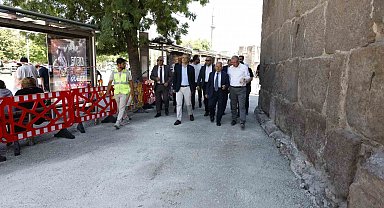 Başkan Büyükkılıç'tan Cumhuriyet Meydanı'ndaki büyük dönüşüme yakın takip