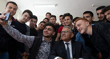 Başkan Büyükkılıç'tan üniversite adaylarına güven veren davet: "Aradığınız her şey Kayseri'de"