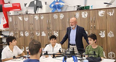 Başkan Çolakbayrakdar: "Teknolojiyi tüketen değil, geleceği üreten nesiller yetiştiriyoruz"