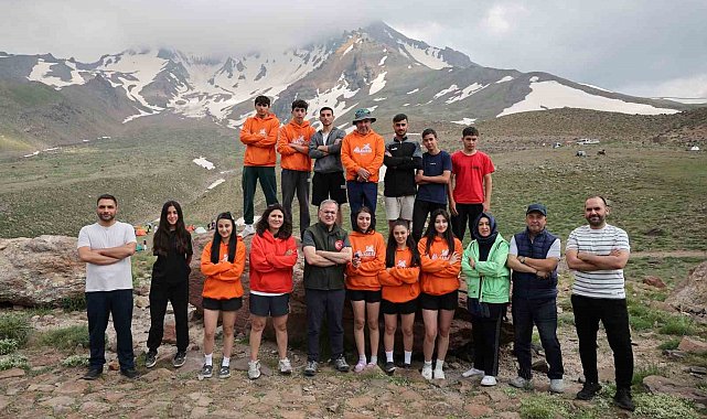 Başkan Özdoğan, Erciyes'te dağcılarla zirve heyecanını paylaştı