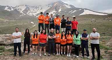 Başkan Özdoğan, Erciyes'te dağcılarla zirve heyecanını paylaştı