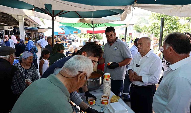 Başkan Öztürk kapalı pazar yerinde esnaf ve vatandaşlarla buluştu