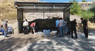 Başkentte 3 gün susuz kaldılar, çeşmelere akın ettiler