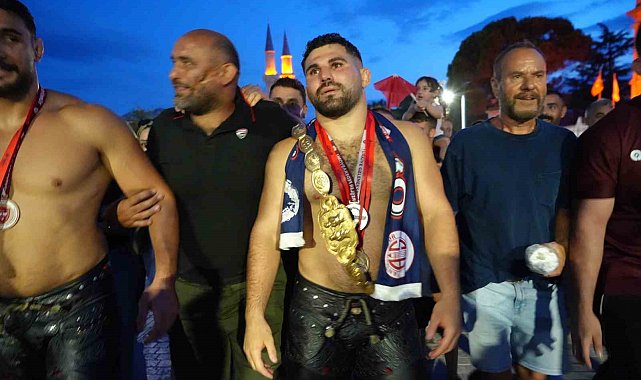Başpehlivan Erkan Taş, Edirne'de hamam geleneğini sürdürdü