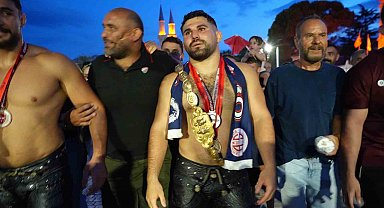 Başpehlivan Erkan Taş, Edirne'de hamam geleneğini sürdürdü