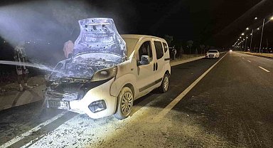 Batman'da seyir halindeki araç alev aldı