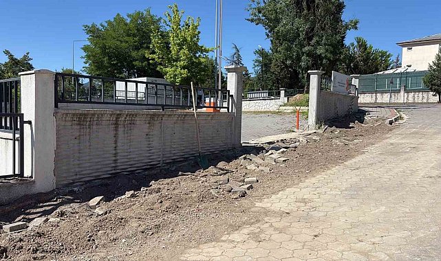 Belediye Başkanının Tapu Müdürlüğünde tartıştıktan sonra gelen kepçeler "planlı çalışma" olarak açıklandı
