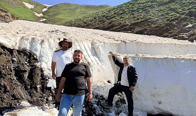 Berivanlar için karla mücadele: 3 bin 300 rakımlı mezra yolunda zorlu mesai