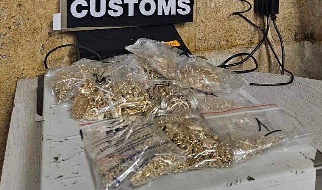 Beyan edilmeyen 395,49 gram altın takılar gümrüğe takıldı