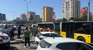 Beylikdüzü'nde 2 İETT Özel Halk Otobüsü çarpıştı: 2 yaralı