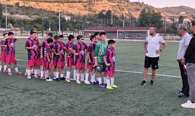 Bilecik U12 Gençler Ligi'nin şampiyonu 4 Eylülspor oldu