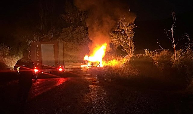 Bilecik'te seyir halindeki otomobil alev alev yandı