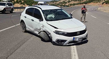 Bingöl'de otomobil bariyerlere çarptı: 4 yaralı