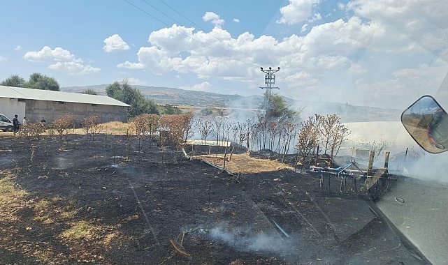 Bingölde çıkan yangın saman balyalarına sıçramadan söndürüldü