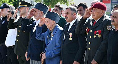 Birecik'in Kurtuluşunun 106. Yıl Dönümü 15 Temmuz Meydanı'nda düzenlenen törenle kutlandı