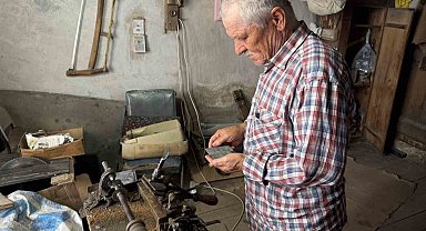 Bolu'da 50 yıldır manda boynuzundan tarak yapıyor