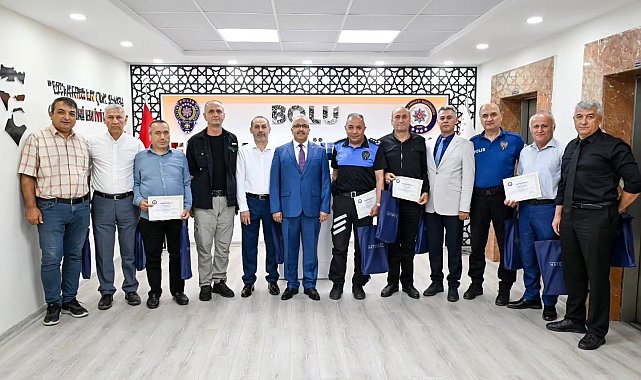 Bolu'da emekliye ayrılan polislere teşekkür belgesi