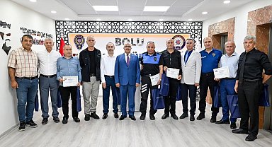 Bolu'da emekliye ayrılan polislere teşekkür belgesi