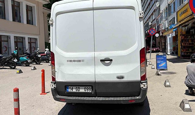 Bolu'da geri manevra yapan panelvan yaşlı kadına çarptı