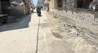 Bozuk yollar mahalleliyi isyan ettirdi