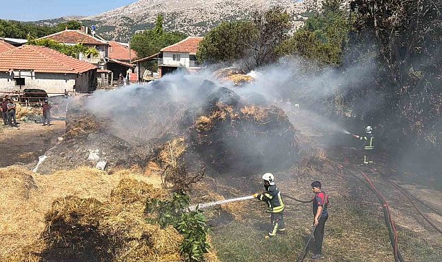 Burdur'da 50 ton balya yangında kül oldu