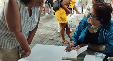 Burhaniye'de imza günü ilgi gördü