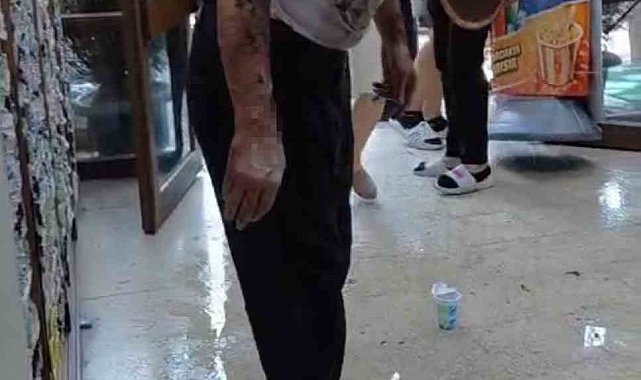 Bursa'da lavaboyu açmak için dökülen kimyasal madde patladı: 2 yaralı
