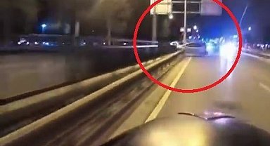 Bursa'da otomobil bariyerlere çarpıp böyle takla attı...Feci kaza kask kamerasında