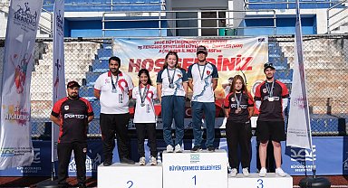 Büyükçekemce'de 270 okçunun hedef yarışı nefesleri kesti