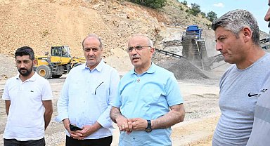 Büyükşehir mobil konkasörlerle hem üretiyor hem hızlı hizmet veriyor