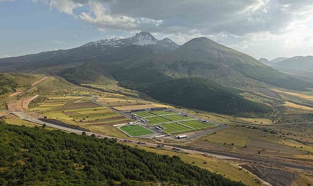 Büyükşehir'in spor vizyonu Erciyes'i yeni sezonun vazgeçilmez kamp merkezi yapıyor