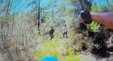 Çalıntı motosikleti su kanalına atıp kaçan şahıslar polisten kaçamadı