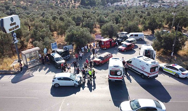 Çanakkale-İzmir karayolunda can pazarı: 4 aracın karıştığı kazada 4 kişi yaralandı