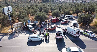 Çanakkale-İzmir karayolunda can pazarı: 4 aracın karıştığı kazada 4 kişi yaralandı