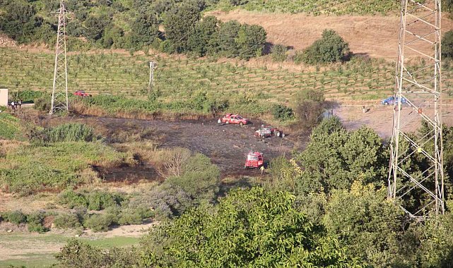 Çanakkale'de tarım arazisinde çıkan yangın kısa sürede kontrol altına alındı