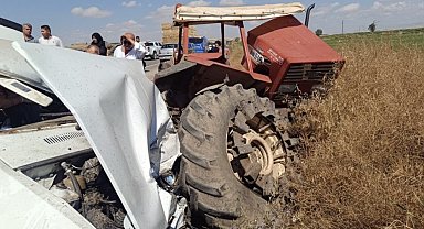 Çankırı'da otomobil park halindeki traktöre çarptı: 3 ölü, 1 yaralı