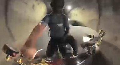 Cankurtaran Tüneli içinde tehlikeli anlar: Şerit ihlali yapan otomobilin motosiklete teması kamerada