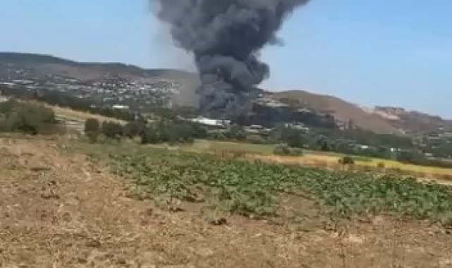 Çatalca'da bulunan bir iş yerinde yangın çıktı. Olay yerine çok sayıda itfaiye ekibi sevk edildi.