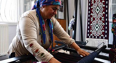 Cefakar anne, heybe yaparak dört çocuk okuttu