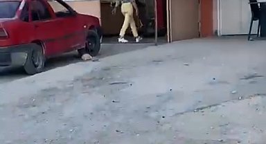 Çekiçli kadın öfkesini böyle kustu