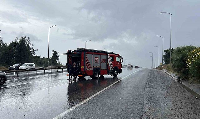 Çekmeköy'de bariyerlere çarpan ambulans devrildi: 1 yaralı