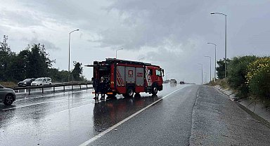 Çekmeköy'de bariyerlere çarpan ambulans devrildi: 1 yaralı