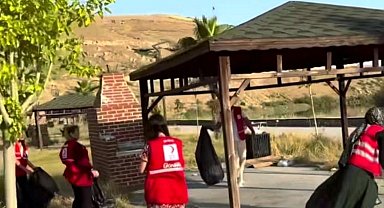Cizre'de Kızılay gönüllülerinden çevre temizliği seferberliği